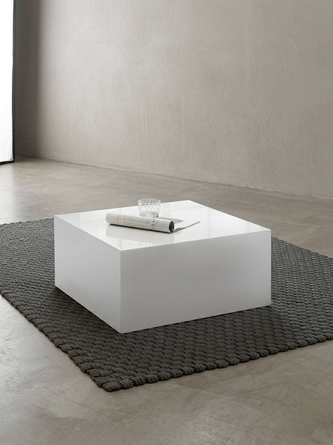 Seitenansicht Couchtisch hochwertig weiß mit sichtbarer Materialstärke und Konstruktionsdetails 60x60x30 cm_