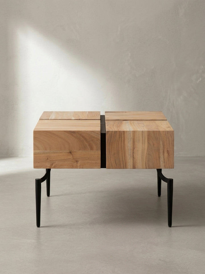 Seitenansicht des Wohnzimmertisches, die seine schlanke Silhouette und die exakte Höhe von 40 cm zeigt, perfekt proportioniert für moderne Sofalandschaften._