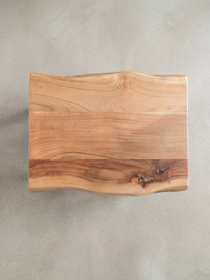 Freisteller Couchtisch Akazie massiv schwarz 60x115x40 cm freigestellt auf grauem Hintergrund zeigt vollständige Silhouette_