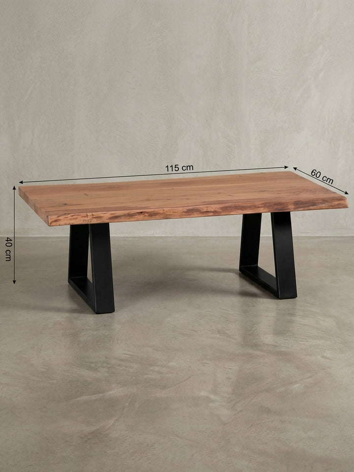 Detailansicht Couchtisch aus honigfarbenem Akazie-Massivholz zeigt Verarbeitung und Materialqualität 60x115x40 cm_