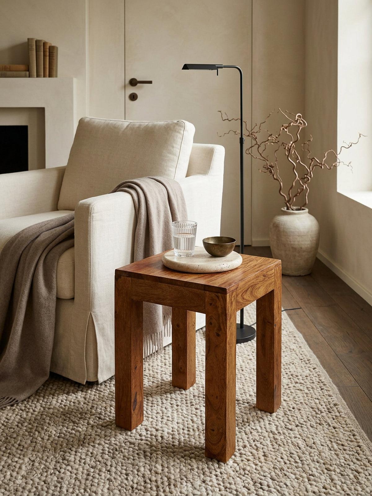 Massivholz-Tisch NAKO  Handgefertigt  45x40x45 cm  Sheeshamholz  50kg Belastbarkeit - KADIMA DESIGN Farbe  Braun  Größe  35x35x45 cm