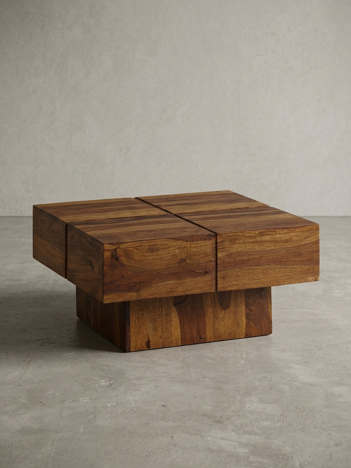 Der quadratische Couchtisch aus echtem Sheesham Holz überzeugt durch sein minimalistisches und zugleich ausdrucksstarkes Design für das moderne Wohnzimmer._