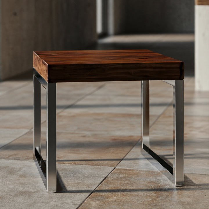 Couchtisch aus Sheesham-Massivholz mit modernem Metallgestell im minimalistischen Design – KADIMA DESIGN_