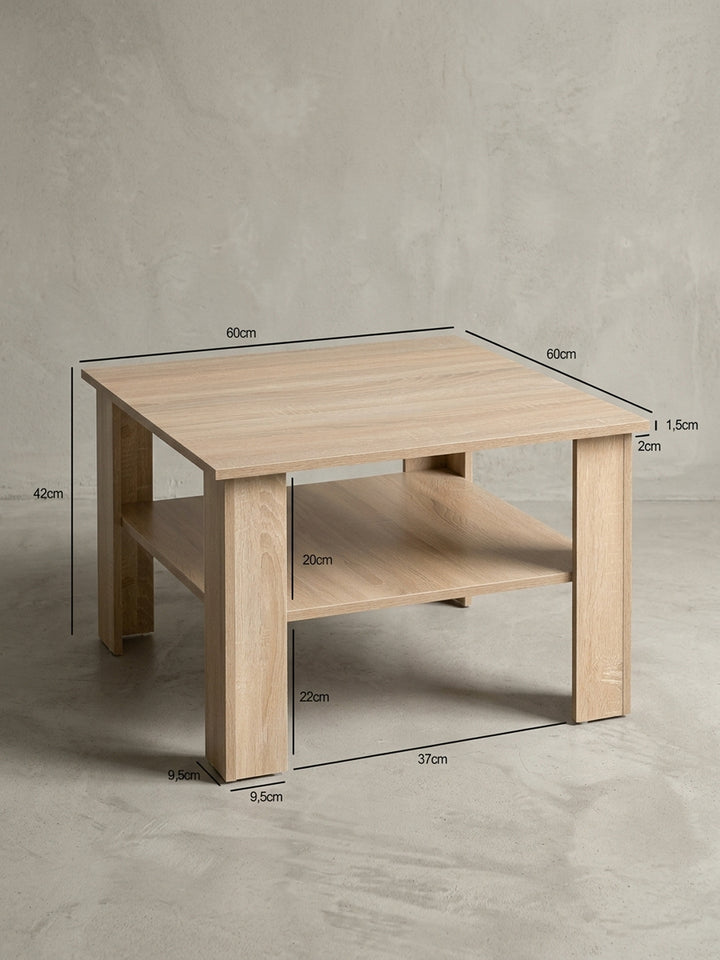 Detailansicht der soliden Konstruktion des Wohnzimmertisches. Die präzisen Kanten und die unsichtbaren Verbindungen der Ablagefläche unterstreichen das schlichte, moderne Holzdesign._