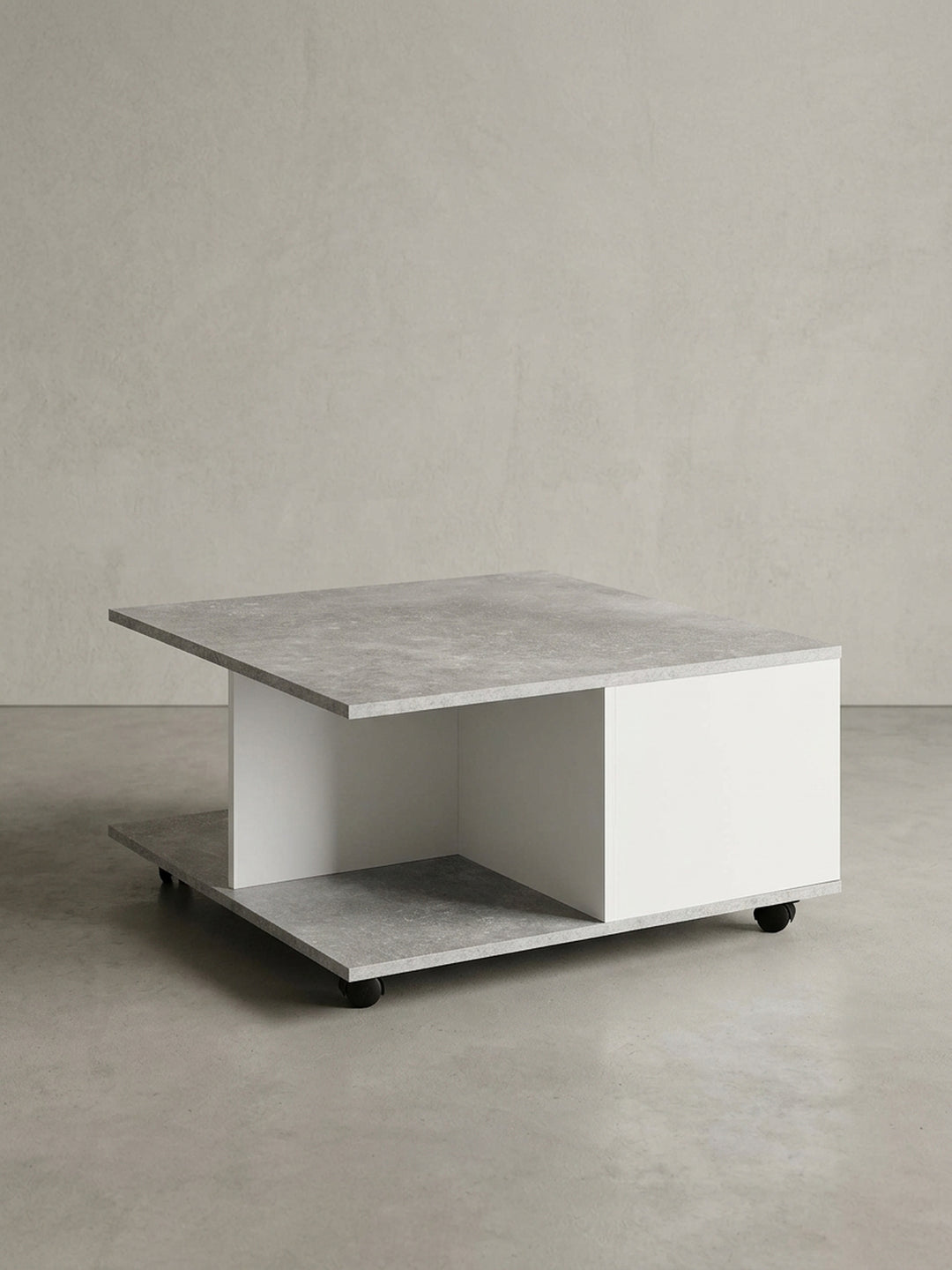 Funktionaler Couchtisch mit Rollen in Zementgrau und Weiß, Frontansicht mit offener und geschlossener Staufläche, freigestellt auf weißem Hintergrund._