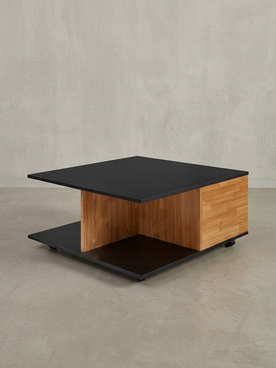 Profilansicht des mobilen Sofatischs mit Rollen, zeigt die geringe Höhe von 36,5 cm und die klare, geometrische Silhouette des Designs._