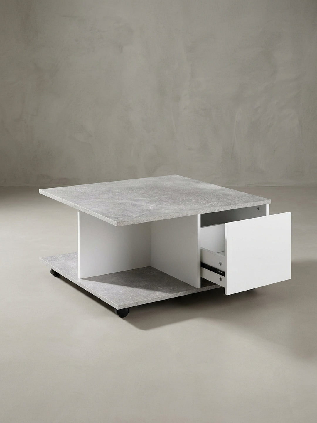 Nahaufnahme der grifflosen Schublade und der robusten Rollen des modernen Couchtisches, die sein praktisches und minimalistisches Design unterstreichen._