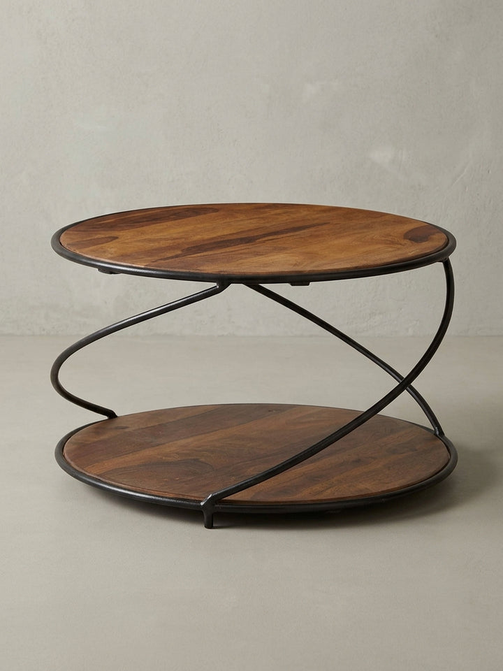 Gesamtansicht des massiven Couchtisches mit Stauraum, ein Unikat durch die lebhafte Holzmaserung und das außergewöhnliche Design-Gestell._