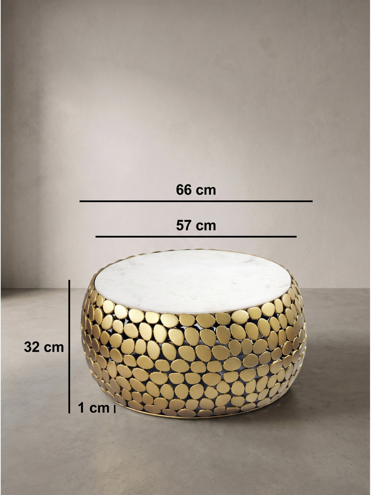 Technische Zeichnung des runden Couchtisches mit exakten Maßangaben von 66 cm Gesamtbreite, 57 cm Plattenbreite und 32 cm Höhe zur Raumplanung._