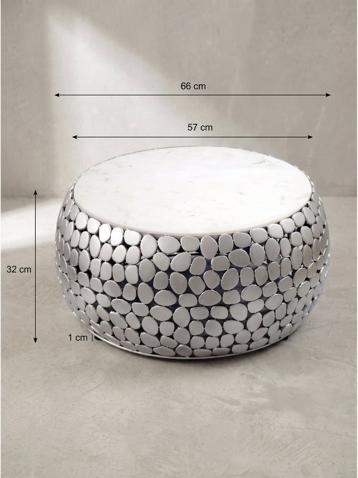 Maßskizze des runden Couchtisches mit 66 cm Durchmesser, 57 cm Stellfläche und 32 cm Höhe sowie 1 cm dicker Tischkante._