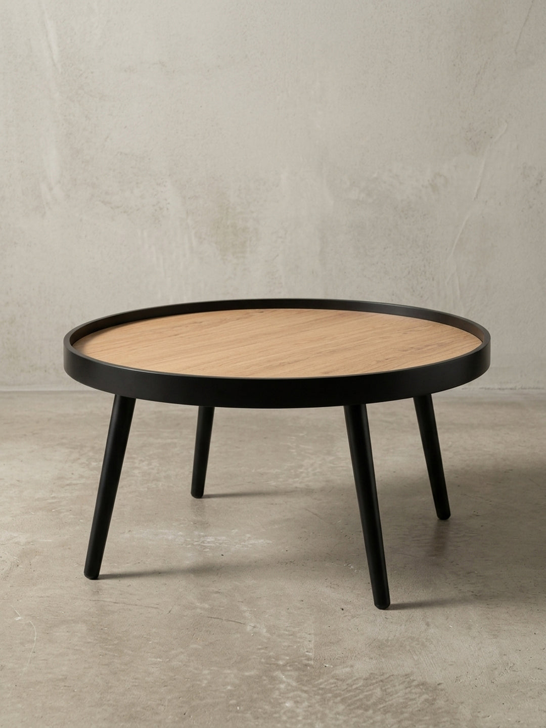 Seitenansicht des Wohnzimmertisches mit einer Höhe von 40 cm, zeigt die schlanke Silhouette und das minimalistische skandinavische Design._