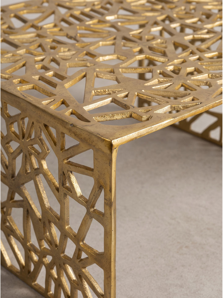 Design-Couchtisch aus glänzendem Metall, Frontalansicht der U-Form für moderne Einrichtungskonzepte im eleganten Wohnbereich._