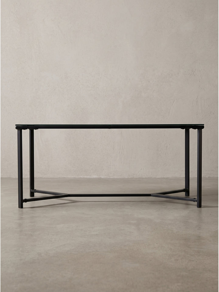 Seitenansicht des Couchtisches 42 cm hoch zeigt die markanten V-förmigen Verstrebungen des Metallgestells_