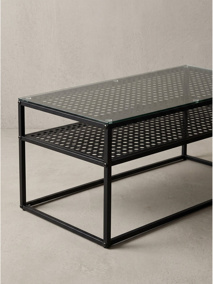 Detailansicht der Eckverbindung und der Glasauflage des schwarzen Metall-Couchtisches_