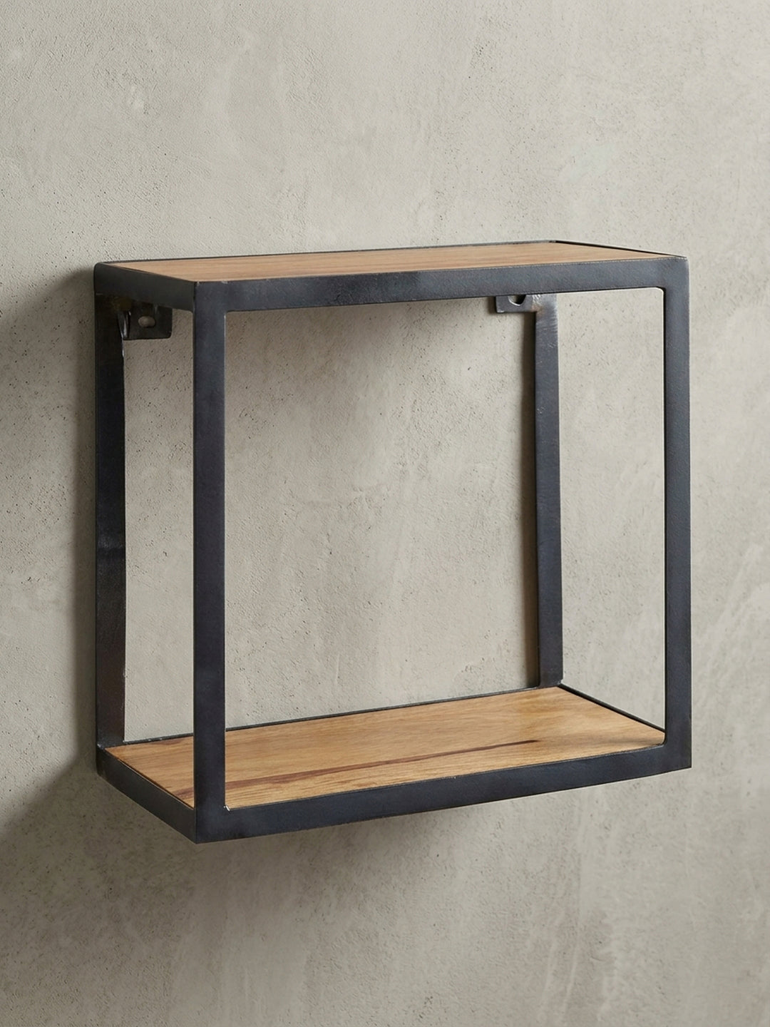 Gesamtübersicht des eleganten Wandregals im Loft-Stil. Die Kombination aus massiver Holzablage und schwarzem Metall macht das 35 cm hohe Regal zum vielseitigen Deko-Highlight._