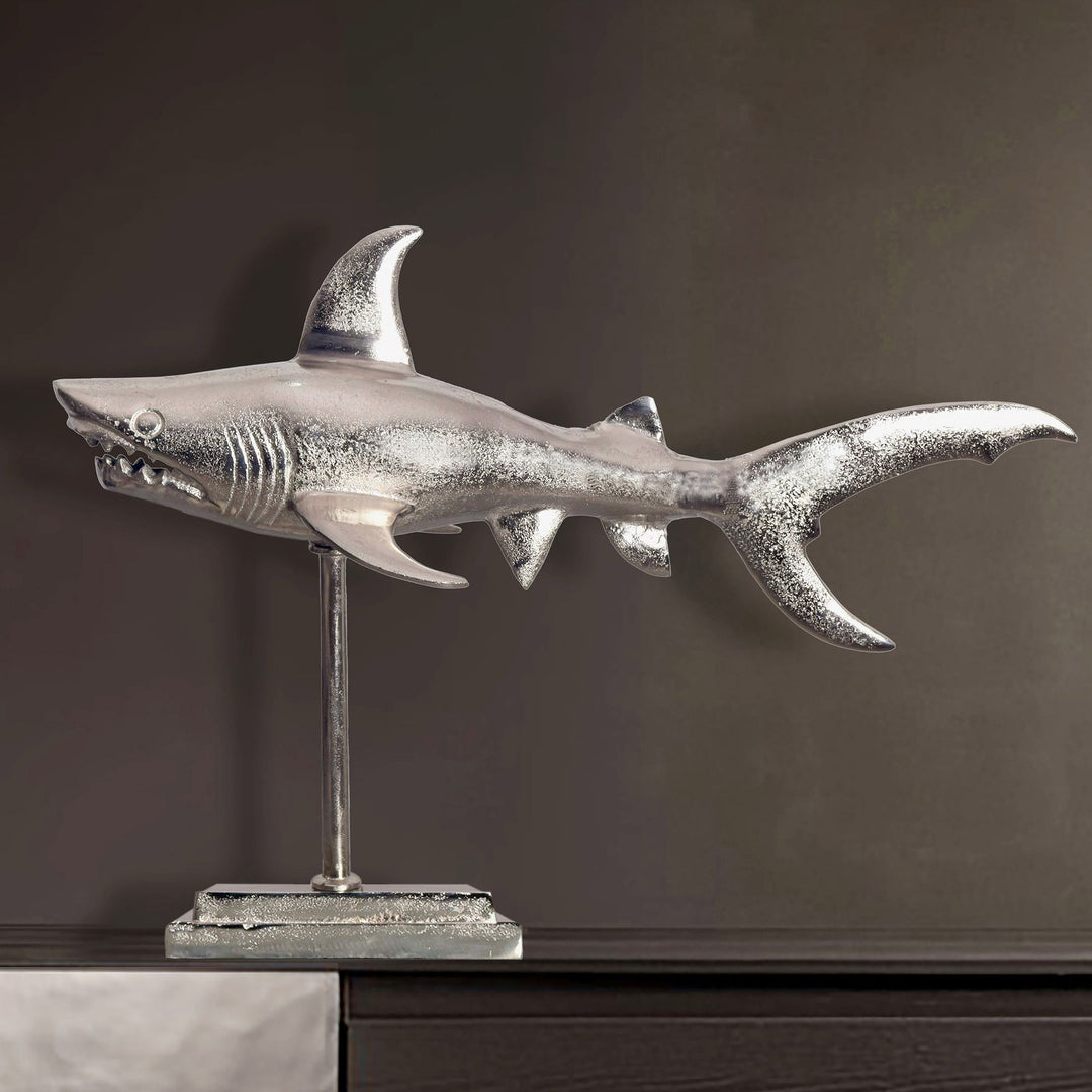 Dekofigur Hai Aluminium Maritim 70 cm mit Sockel - Design Metall Deko Alu Modern - Tischdeko Wohndeko Aluminiumdekoration - Dekoration Wohnaccessoire_