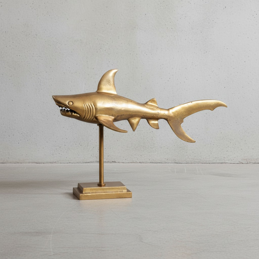 Dekofigur Hai Aluminium Maritim 70 cm mit Sockel - Design Metall Deko Alu Modern - Tischdeko Wohndeko Aluminiumdekoration - Dekoration Wohnaccessoire_