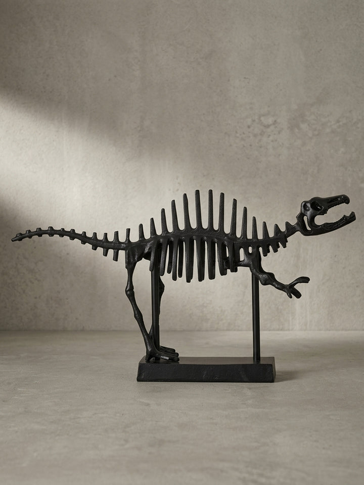 Vollständige Ansicht des dekorativen Aluminium-Fossils als elegantes und maskulines Wohnaccessoire für anspruchsvolle Tischdekorationen_