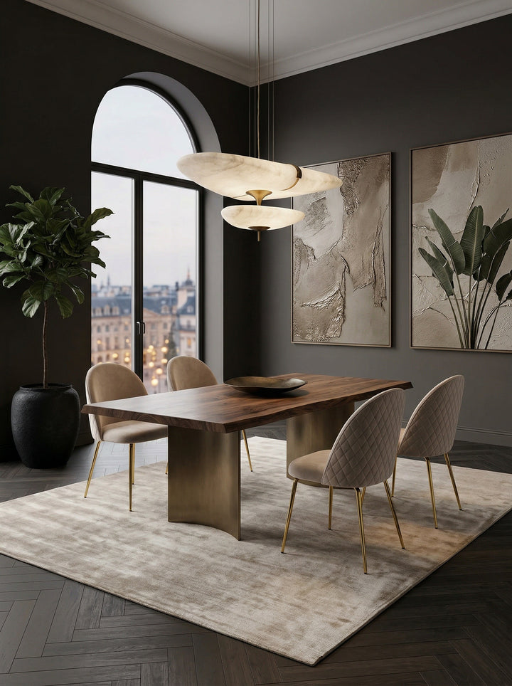 2er-Set Esszimmerstühle in Beige mit Samtbezug und goldenen Beinen – moderne Polsterstühle mit gestepptem Rücken _