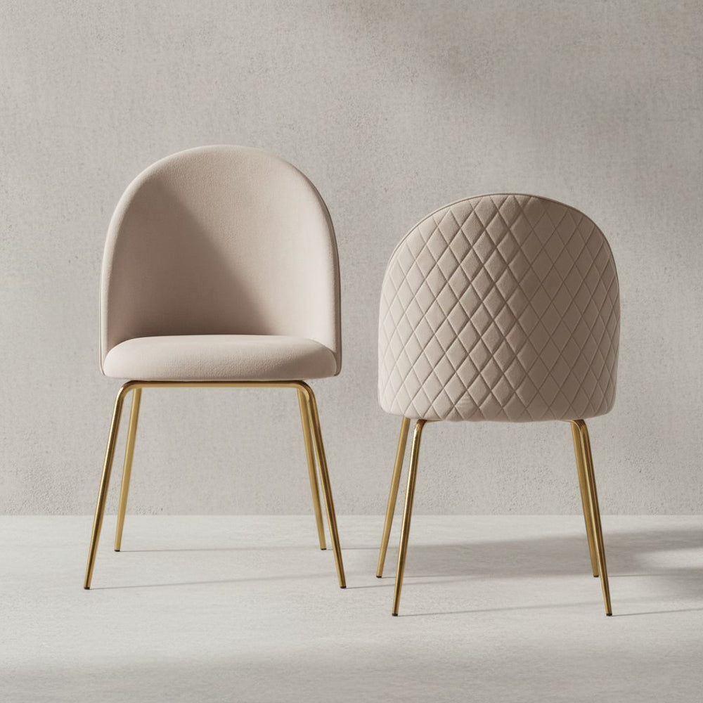 2er-Set Esszimmerstühle in Beige mit Samtbezug und goldenen Beinen – moderne Polsterstühle mit gestepptem Rücken _