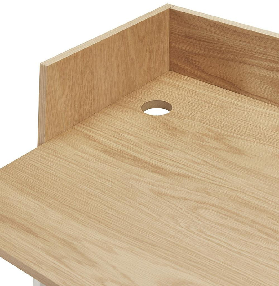 XARIXA Schreibtisch Seitenansicht - Schwarzes Stahlgestell - 120x62cm Arbeitsfläche - minimalistisches Design für produktives Arbeiten - Kadima Design Kollektion_