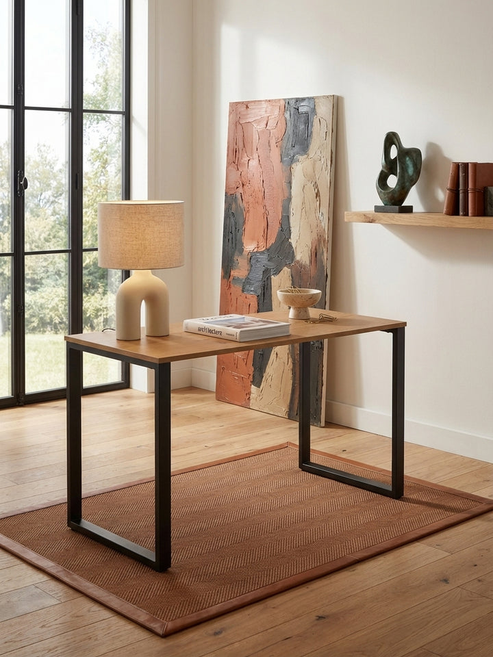 Design Computertisch im Industrial Stil von oben betrachtet, zeigt die großzügige Arbeitsfläche von 120 cm in einem modernen Arbeitszimmer._
