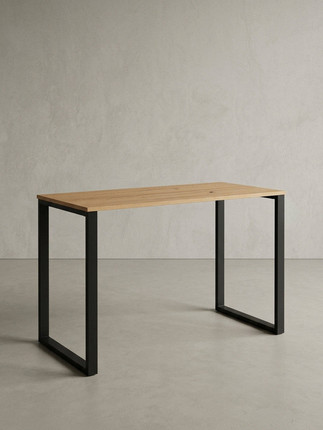 Seitenansicht des kompakten Homeoffice Tisches, zeigt die schlanke Silhouette und die Tiefe von 60 cm, ideal für kleinere Räume._