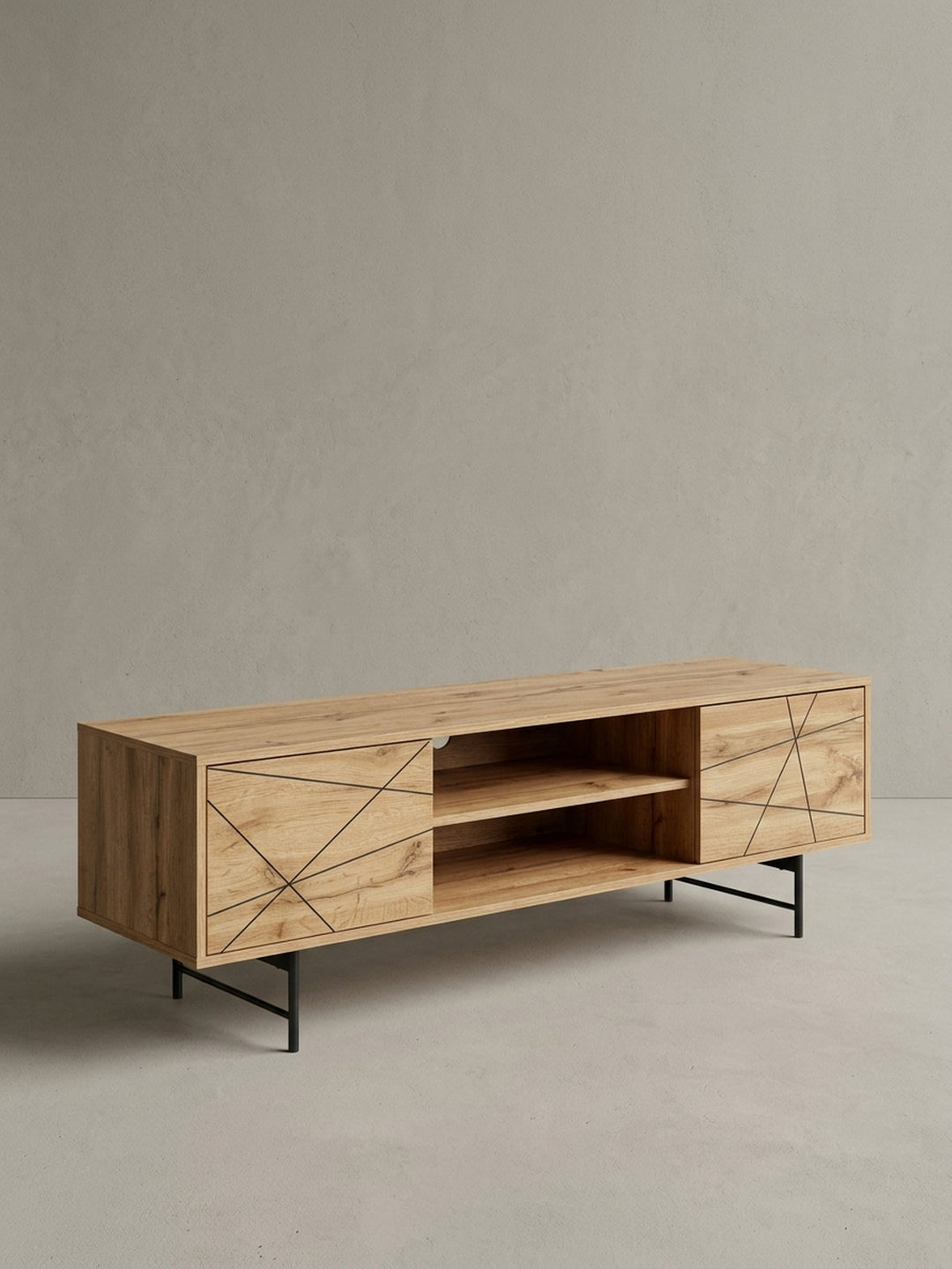 Seitenansicht der TV-Kommode, die die schlanke Silhouette von 45 cm Höhe und das Design der schwarzen, pulverbeschichteten Metallbeine zeigt._