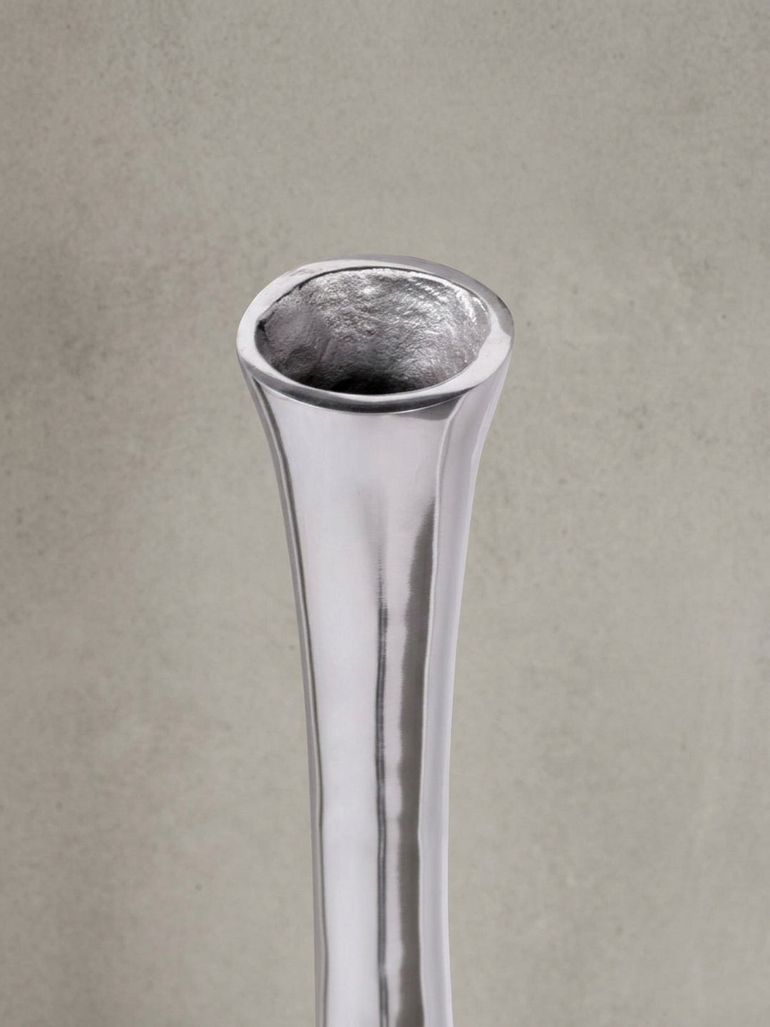 Detailansicht Aluminum polished exterior aus hochwertig zeigt Verarbeitung und Materialqualität 13x13x100 cm_