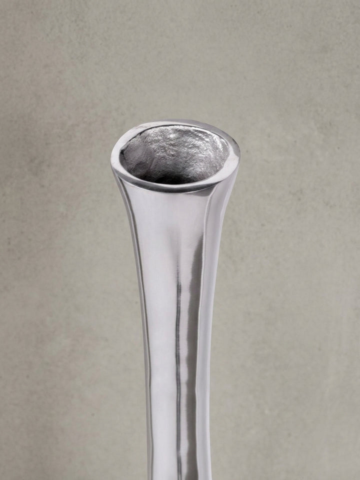 Detailansicht Aluminum polished exterior aus hochwertig zeigt Verarbeitung und Materialqualität 13x13x100 cm_