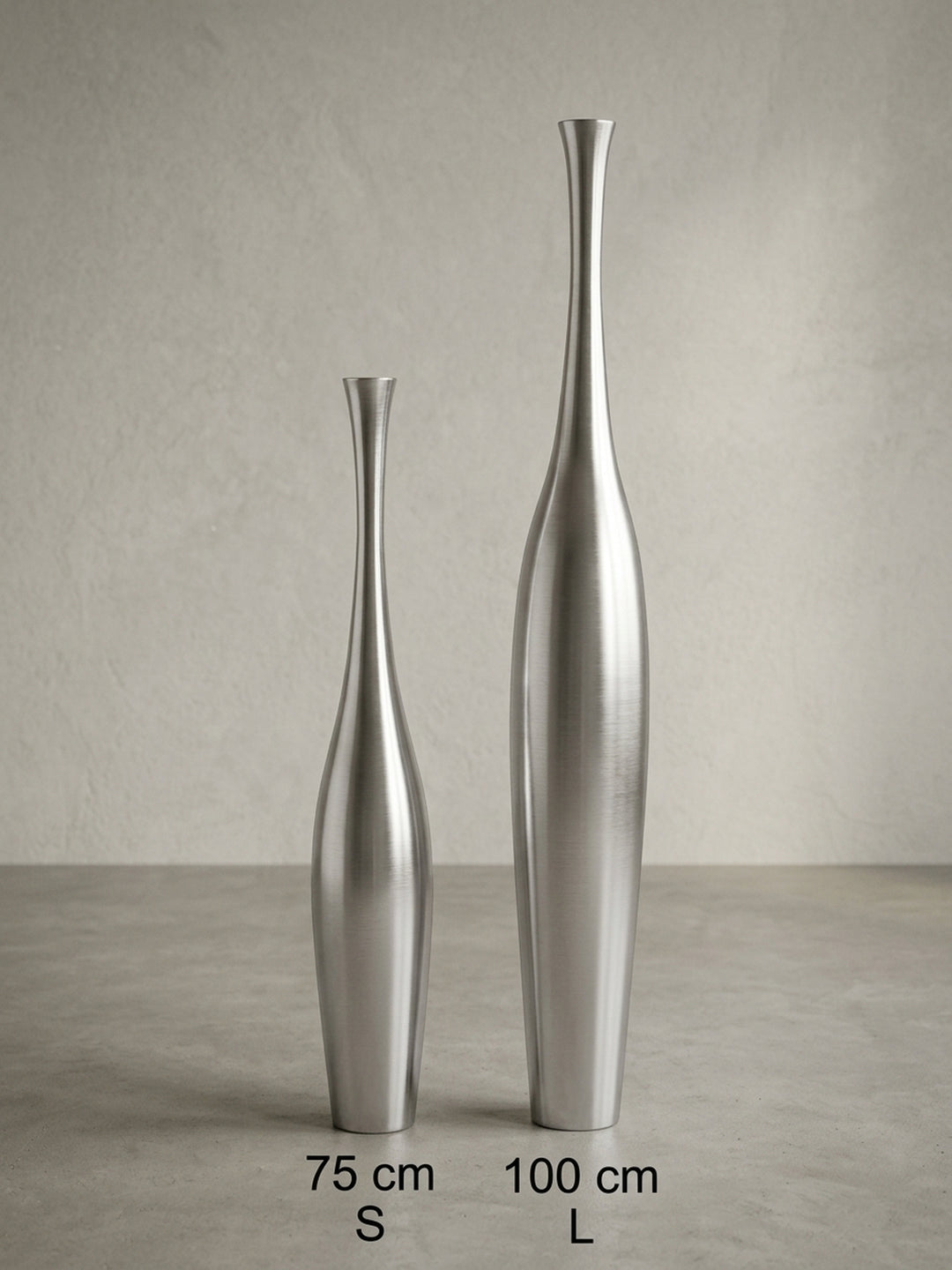 Aluminum polished exterior hochwertig Konstruktionsdetail Nahansicht der Verbindungen und Oberfläche 13x13x100 cm Studioaufnahme_