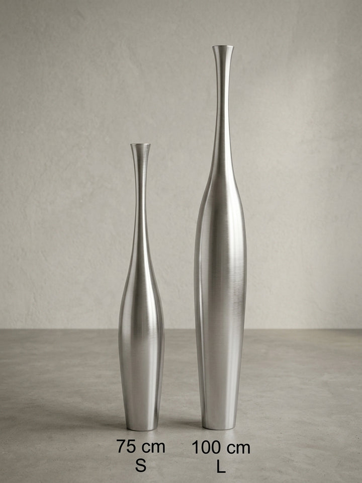 Aluminum polished exterior hochwertig Konstruktionsdetail Nahansicht der Verbindungen und Oberfläche 13x13x100 cm Studioaufnahme_