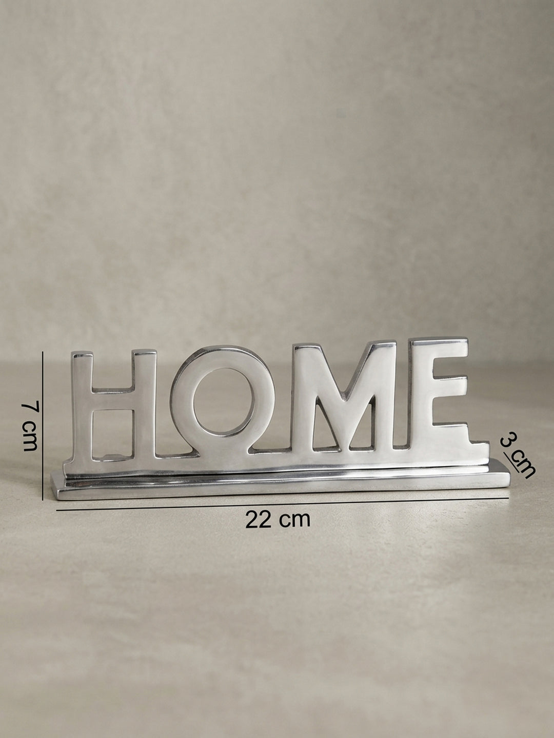 Aluminium hochwertig in perspektivischer Ansicht zeigt Form und Proportionen 22x7x4 cm auf Studiohintergrund_