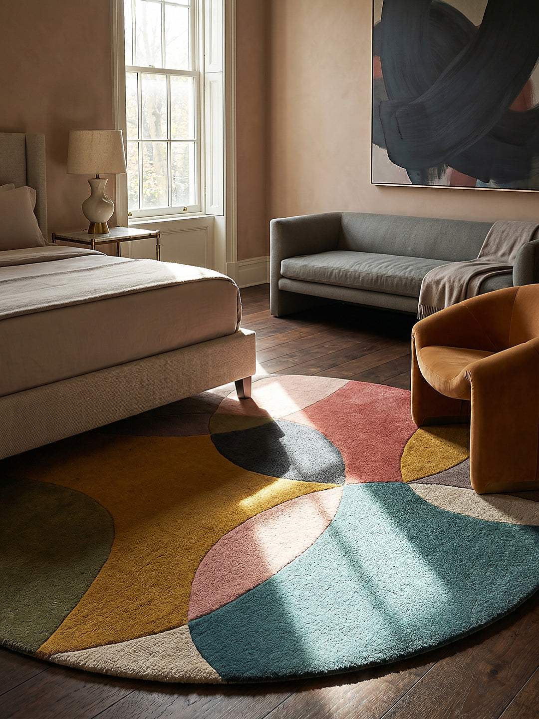 Teppich Multi rund im Wohnzimmer mit Couchtisch und Wohnaccessoires Wohnidee skandinavisch modern_