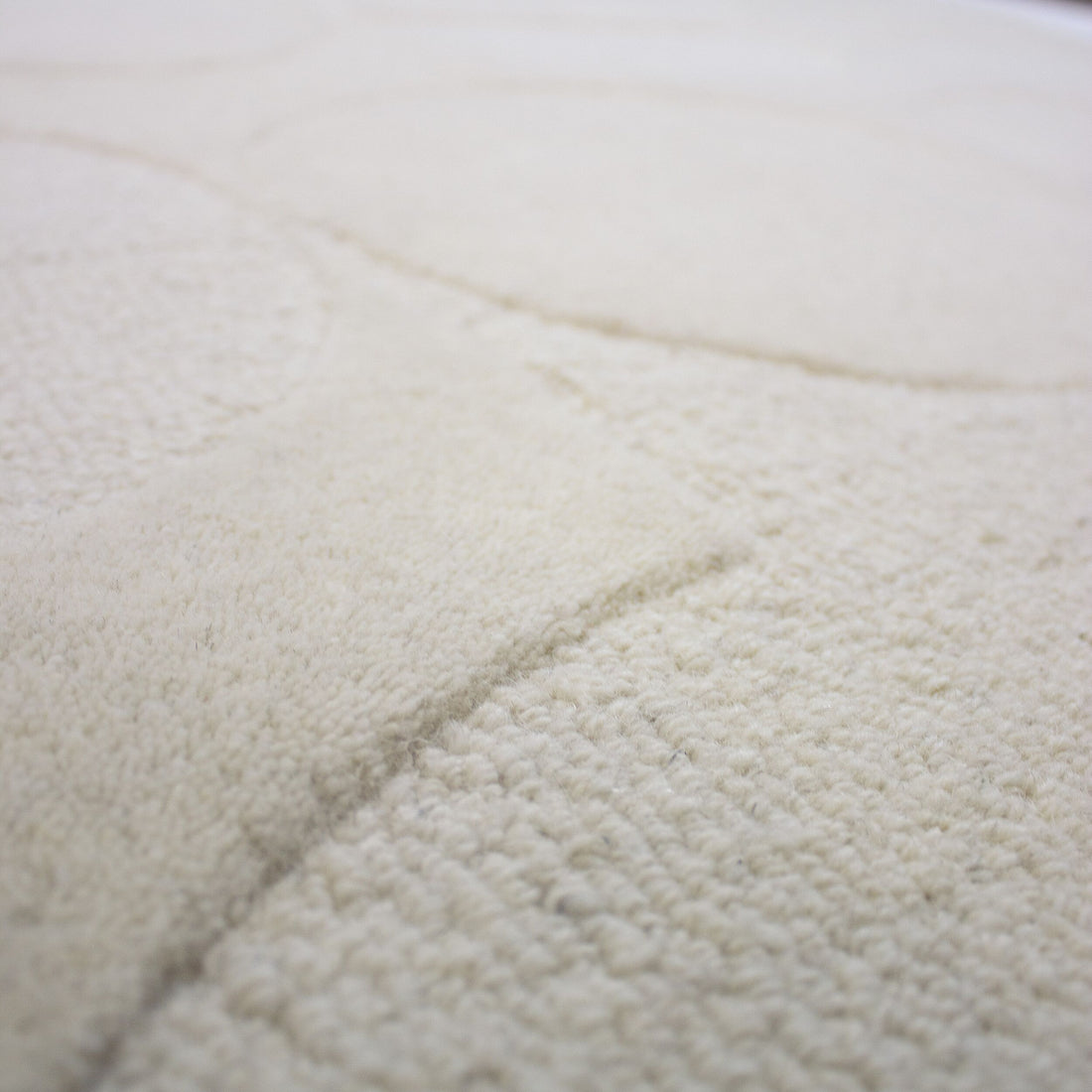 Teppich DEBEN NOAH Wolle Creme-Naturweiß Kreis-Bogen Flor Oberfläche Nahaufnahme
