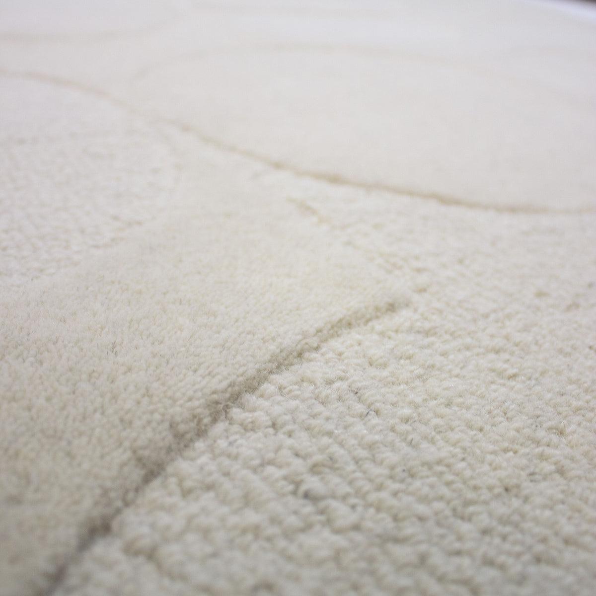 Teppich DEBEN NOAH Wolle Creme-Naturweiß Kreis-Bogen Flor Oberfläche Nahaufnahme_