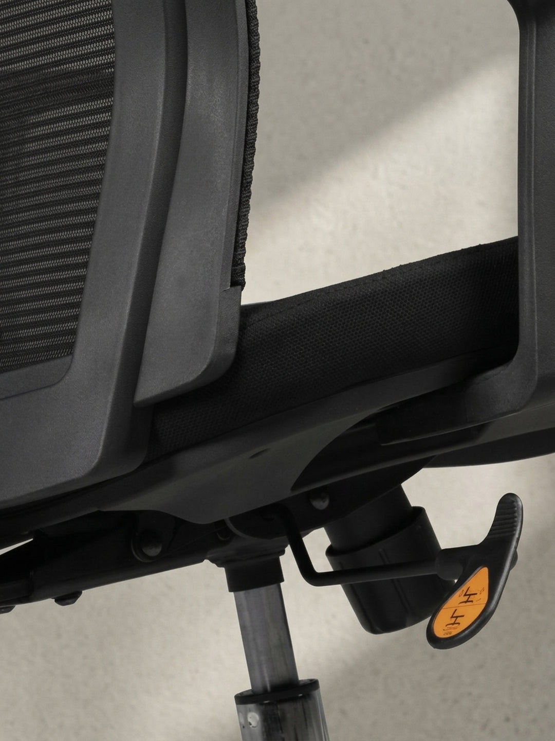 Bürostuhl aus Stoff schwarz 70x63x107 cm mit Rollen und Höhenverstellung Design Möbel Einrichtung modern stilvoll robust hochwertig Premium Home Office Wohnen Interior Zuhause Wohnzimmer_
