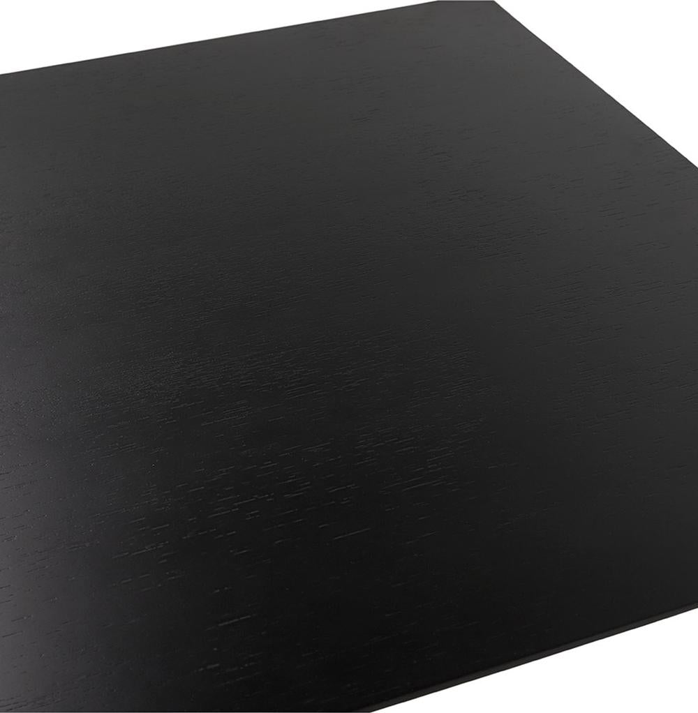Eleganter und funktionaler schwarzer Tisch - perfekt für minimalistisch gestaltete Räume_
