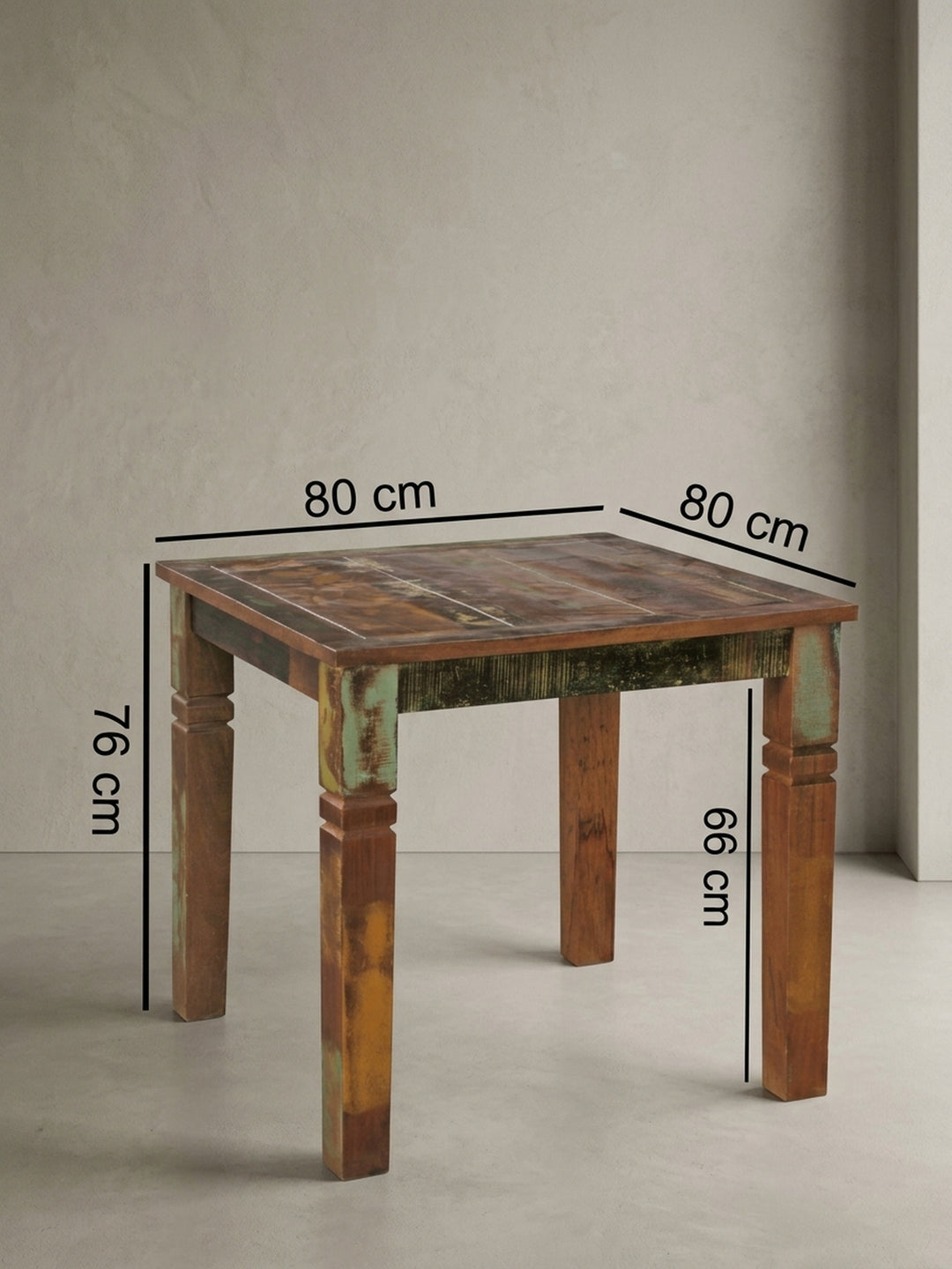 Rückseitige Detailansicht des handgefertigten Vintage Esstisches. Die robuste Zarge und hochwertige Verarbeitung des massiven Mangoholzes garantieren Langlebigkeit im Alltag._