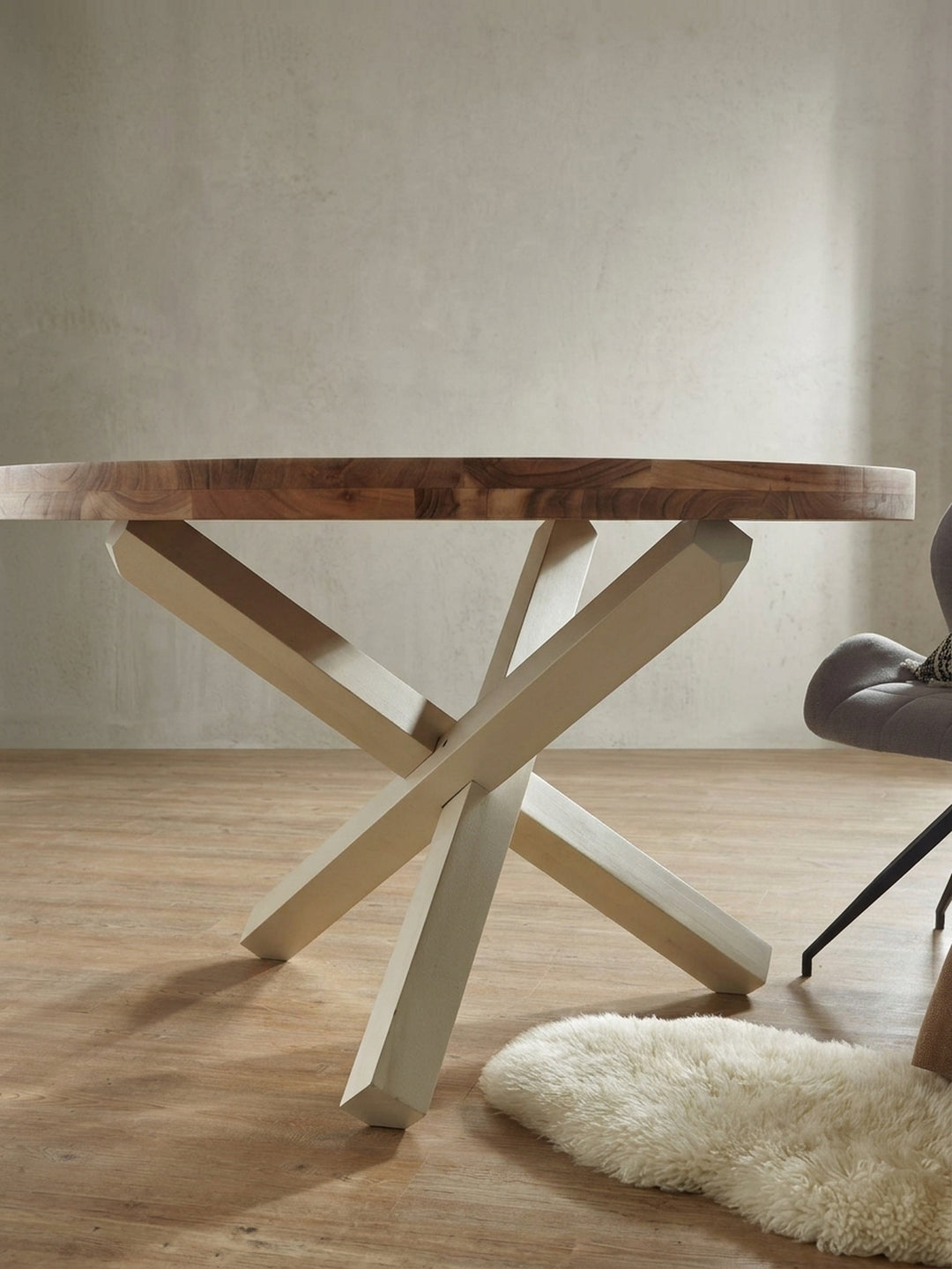 Maßskizze des runden Esstisches: Der Durchmesser der massiven Akazienholzplatte beträgt exakt 120 cm bei einer Tischhöhe von 75 cm. Die Unterkante der Platte befindet sich auf 69 cm Höhe._