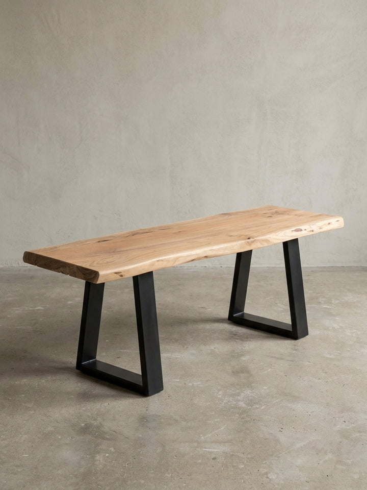 Esstisch aus Akazie Massivholz schwarz 160x40x45 cm Studioaufnahme zeigt Gesamtform und Materialcharakter_