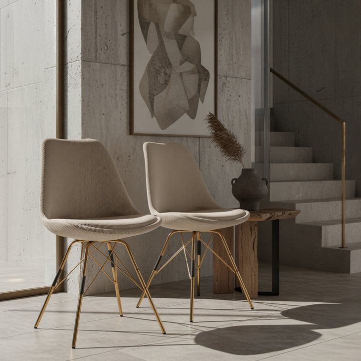 Skandinavische Esszimmerstühle im 2er-Set, beige gepolstert mit eleganten goldenen Metallbeinen _