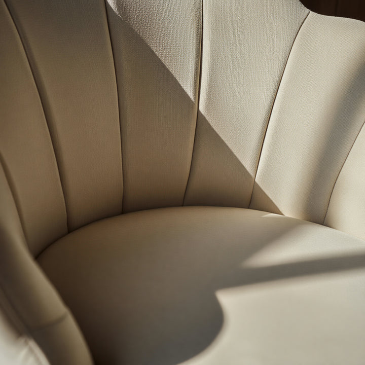 Detailaufnahme: Rückenlehne mit eleganter Steppung beim Sessel_