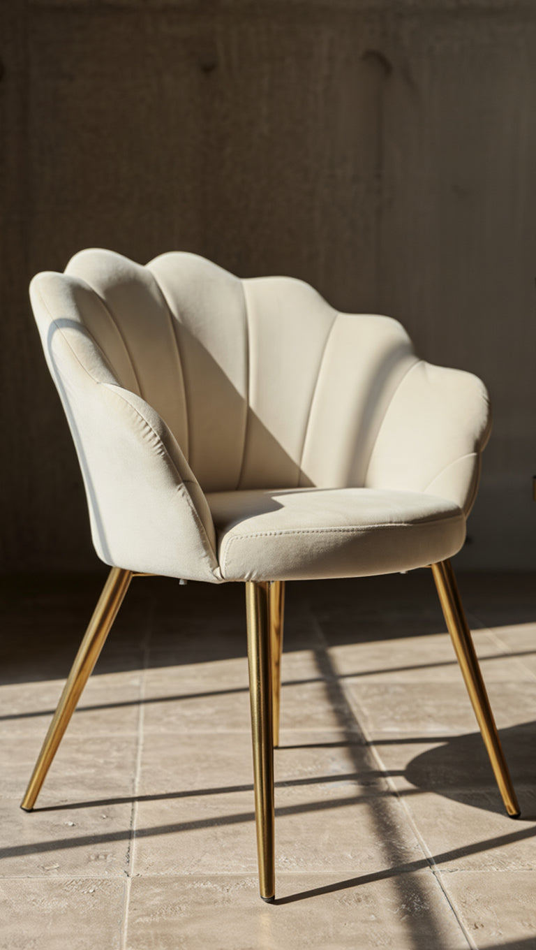 Bequemer Polstersessel mit Stoffbezug und Metallbeinen in Gold_