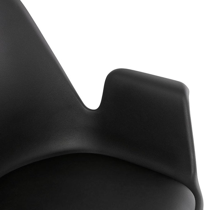 Gastro Stuhl schwarz - ergonomische Form mit Naturholzbeinen für professionelle Umgebung von Kadima Design_