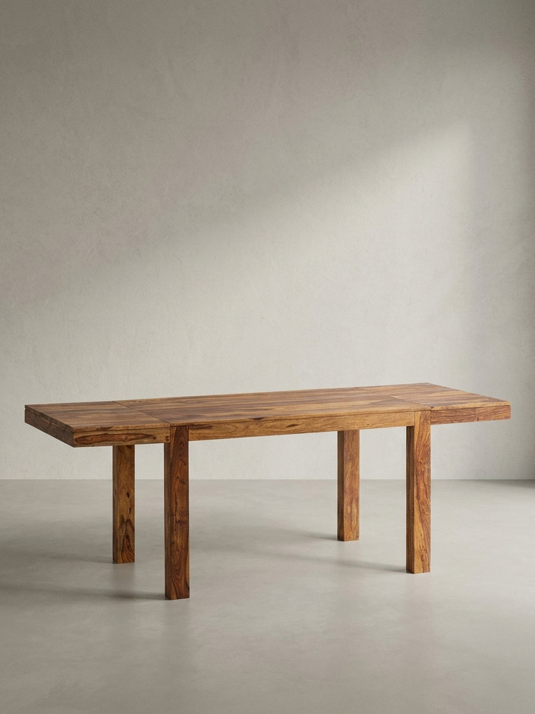 Seitenansicht des schlichten Speisetisches in seiner kompakten Form (120 cm), die die klaren Linien und die Höhe von 76 cm zeigt._