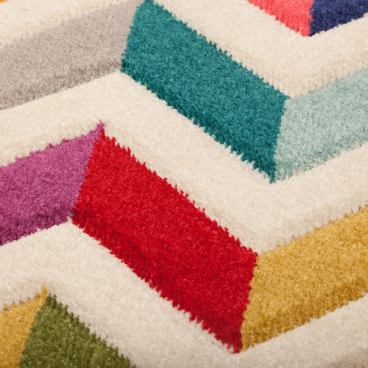 Farbintensiver Teppich mit geometrischem Präzisionsschnitt_Multi_Rund_