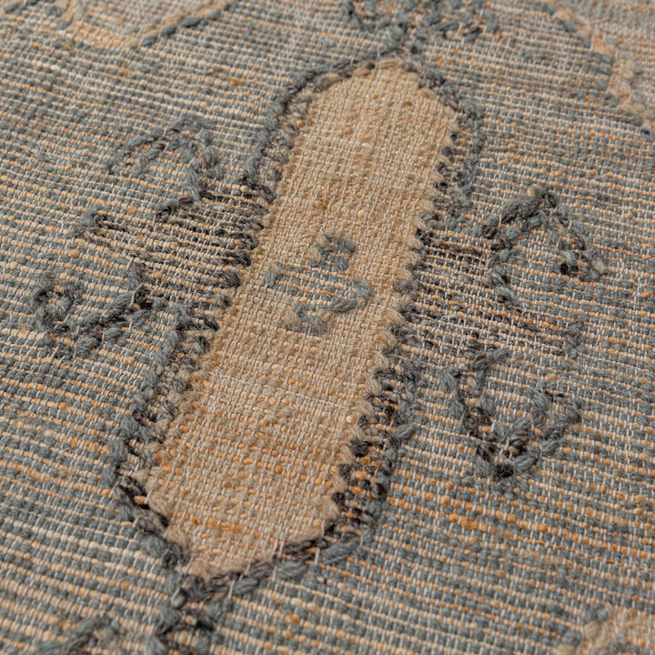 Flachgewebe-Naturfaserteppich mit Vintage-Reliefdesign_