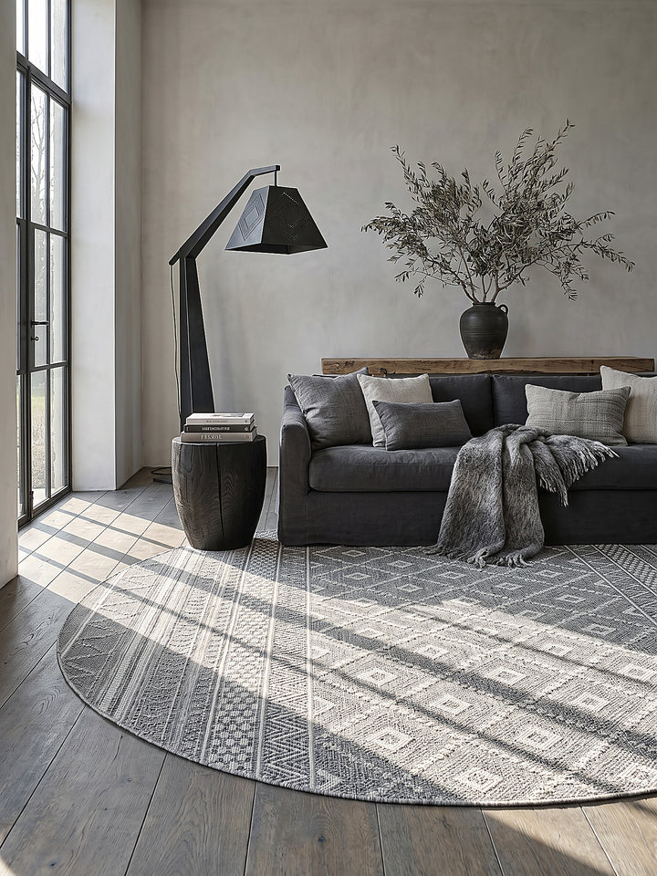 Teppich Grau rund im modernen Wohnzimmer_