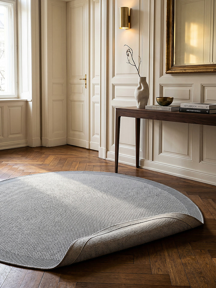 Teppich Grau rund Editorial Styling_